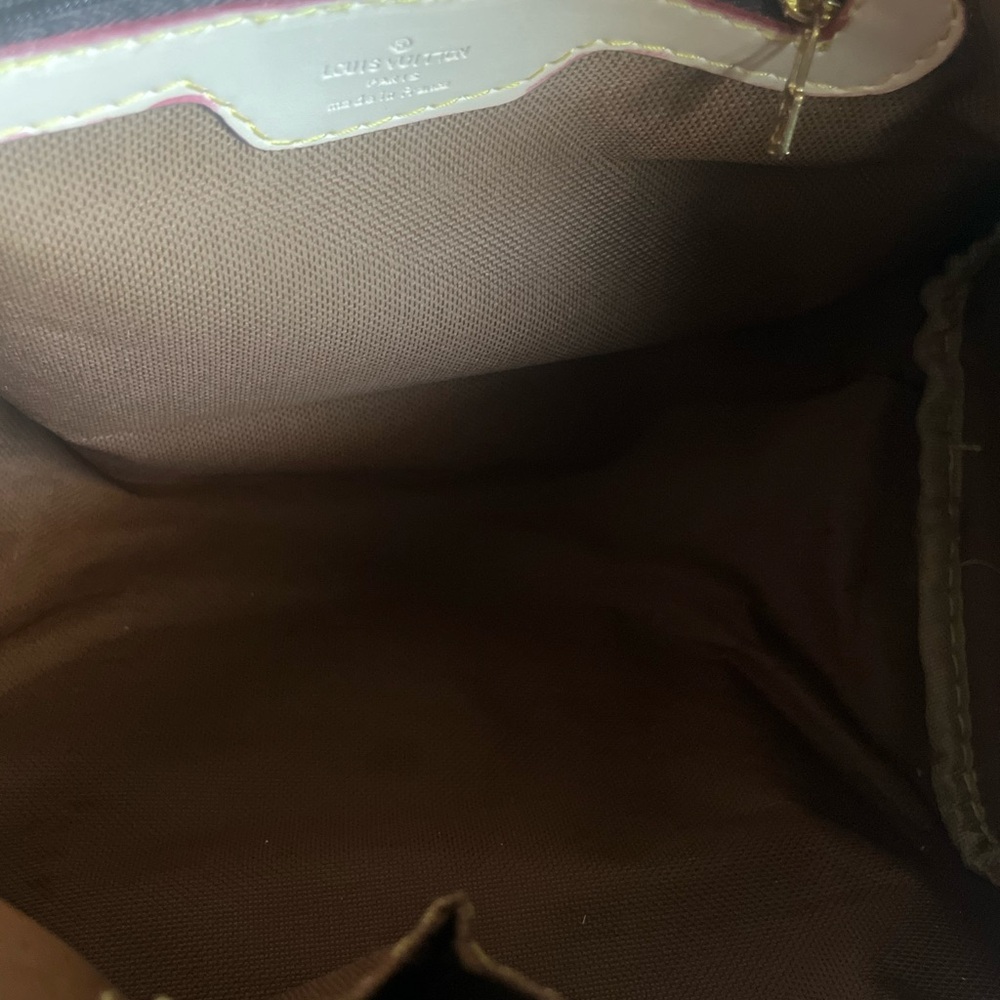 Louis Vuitton Speedy bag in monogram canvas with cream trim. - Picture 9 of 10